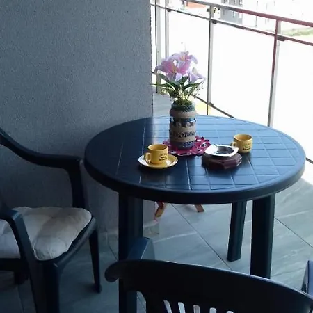Апартаменти Apartament Chez Nous Брашов