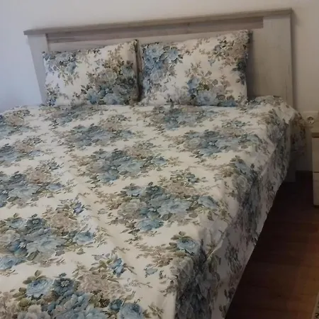 Apartament Chez Nous * Брашов