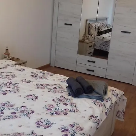 Apartament Chez Nous * Брашов